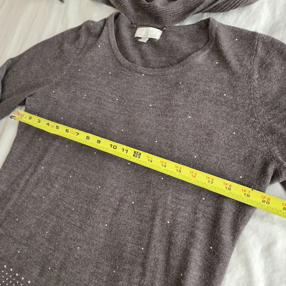 Carolyn Taylor sz L grey sweater with studded details and detachable scarf - Picture 6 of 10